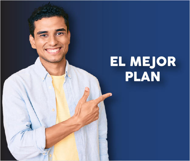 Hombre joven sonriendo y señalando hacia la derecha, donde se lee el texto 'EL MEJOR PLAN' sobre un fondo azul.