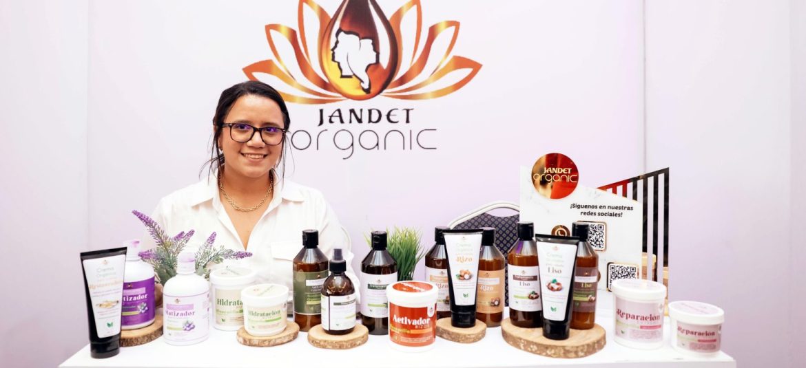 Mayra Valle Calero. Microempresaria “Jandet Organic”.